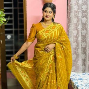 স্বর্ণলতা জামদানি শাড়ি
